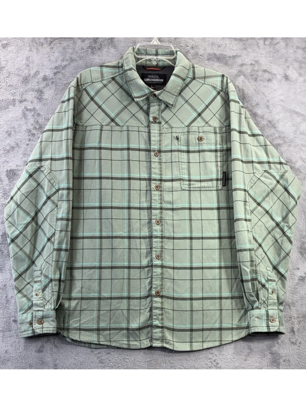 Grundéns Men's L Green Plaid Flannel Button Down Fishing Shirt